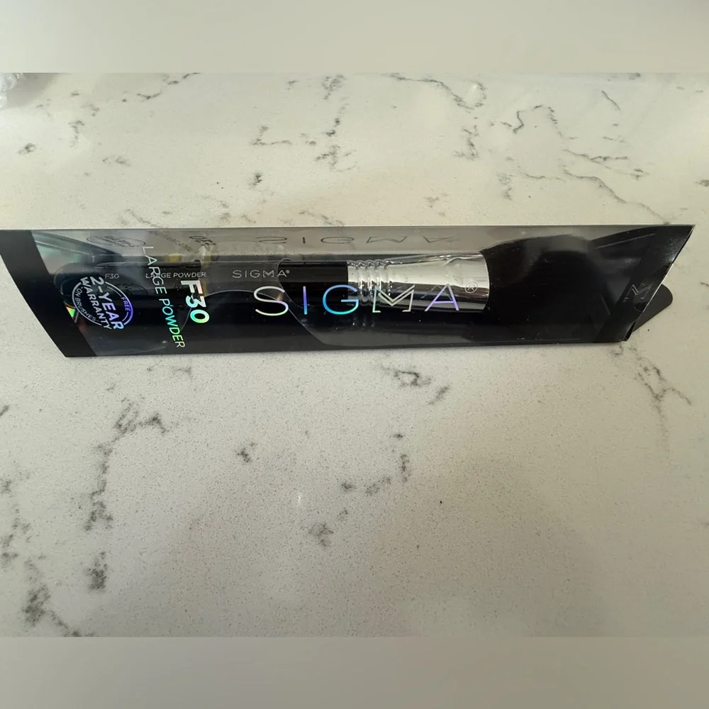 Sigma Beauty Black and Silver F 30 Large Powder Makeup Brush